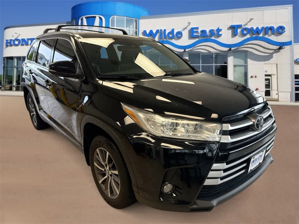 Thumbnail: 2019 Toyota Highlander - 2