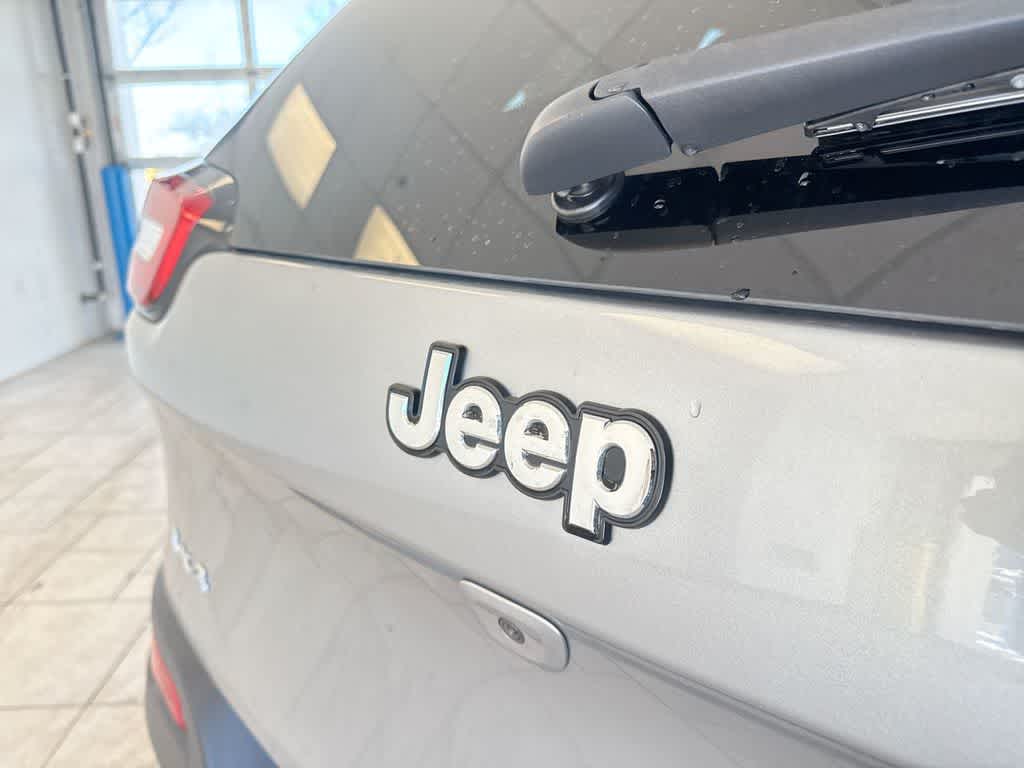 Thumbnail: 2017 Jeep Cherokee - 13