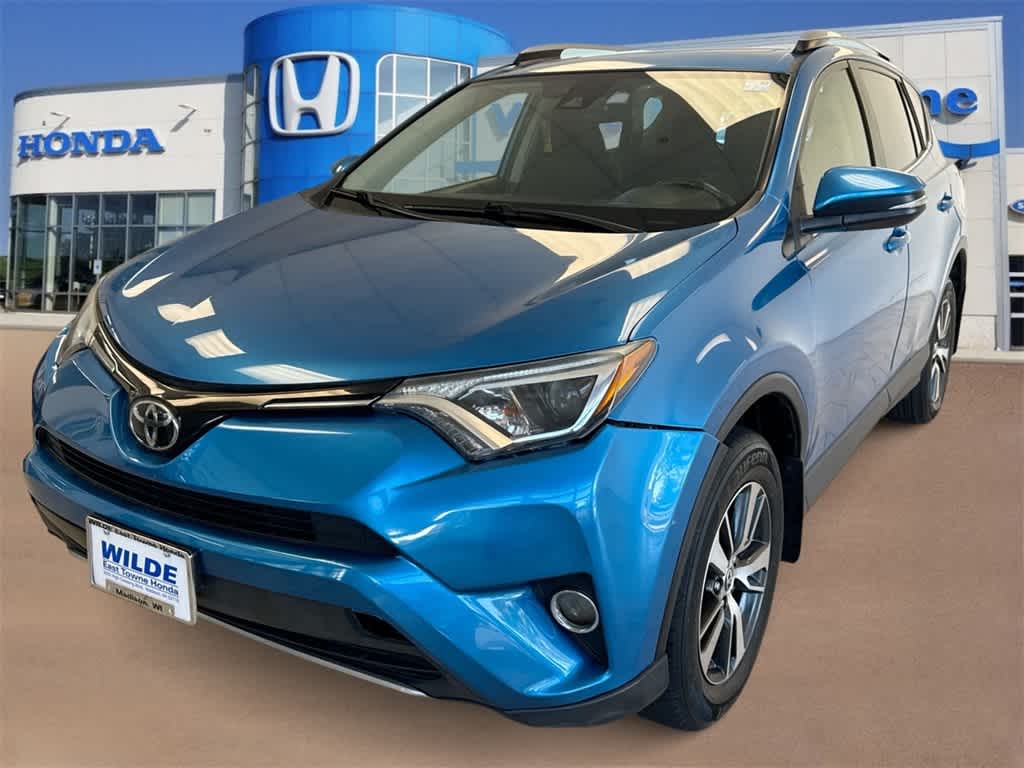 Thumbnail: 2017 Toyota RAV4 - 4