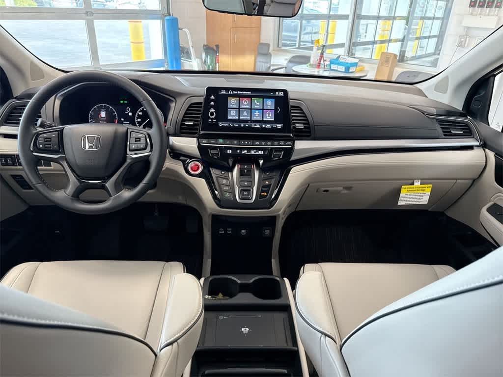 2025 Honda Odyssey Touring 17