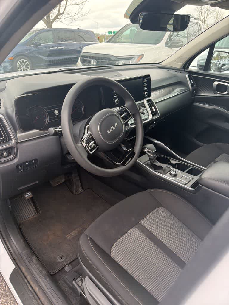 Thumbnail: 2023 Kia Sorento - 6