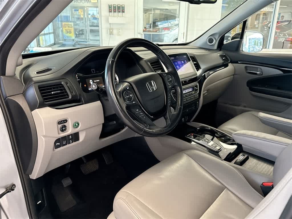 Thumbnail: 2017 Honda Pilot - 10