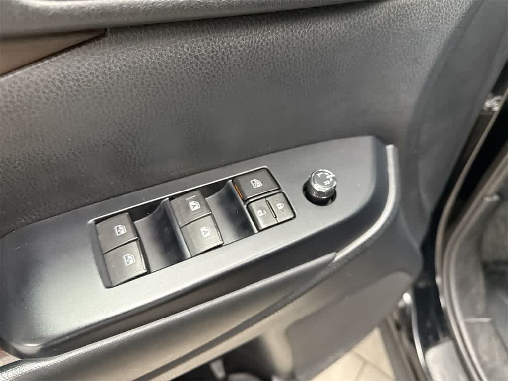 Thumbnail: 2019 Toyota Highlander - 18