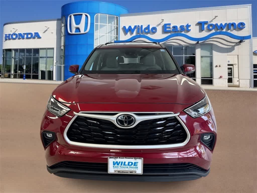 Thumbnail: 2022 Toyota Highlander - 3