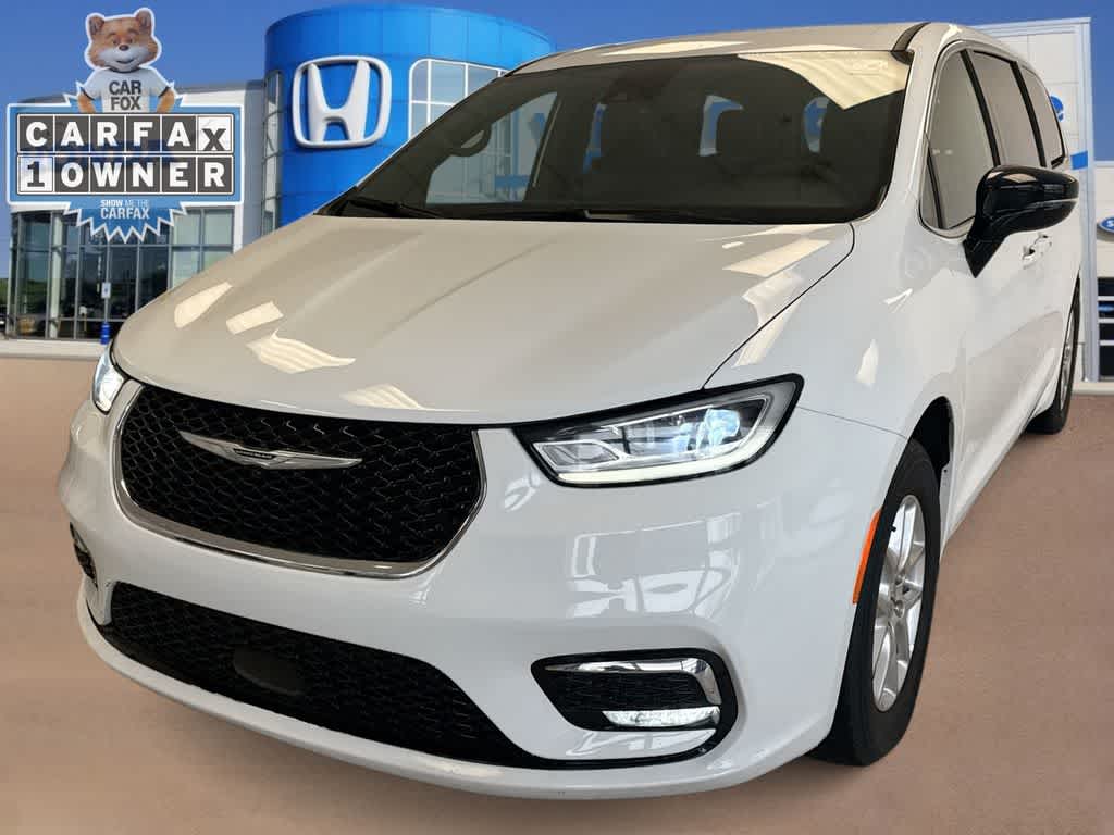 Thumbnail: 2025 Chrysler Pacifica - 1