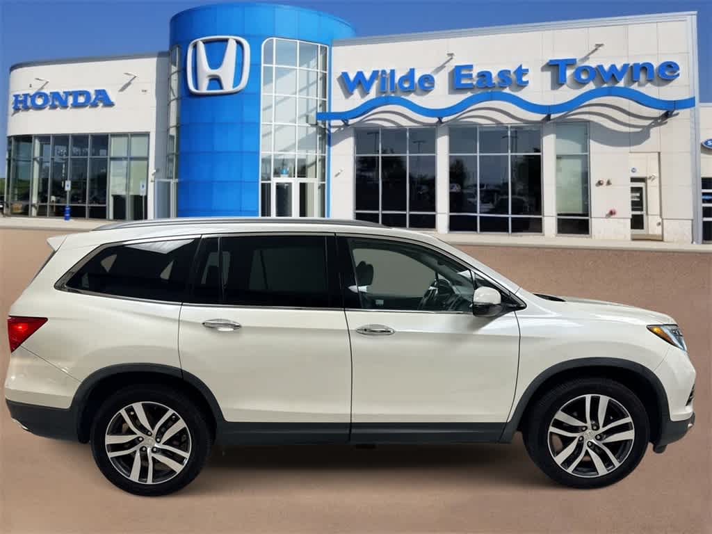 Thumbnail: 2017 Honda Pilot - 9