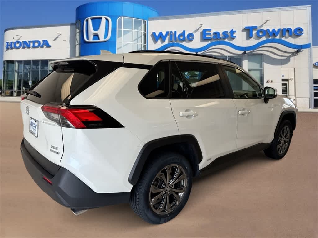 Thumbnail: 2022 Toyota RAV4 - 8