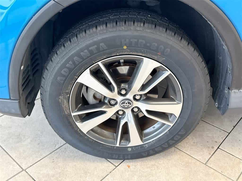 Thumbnail: 2018 Toyota RAV4 - 14