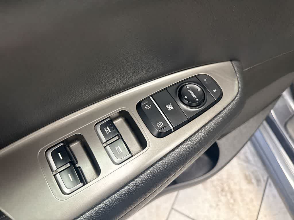 Thumbnail: 2019 Kia Optima - 18