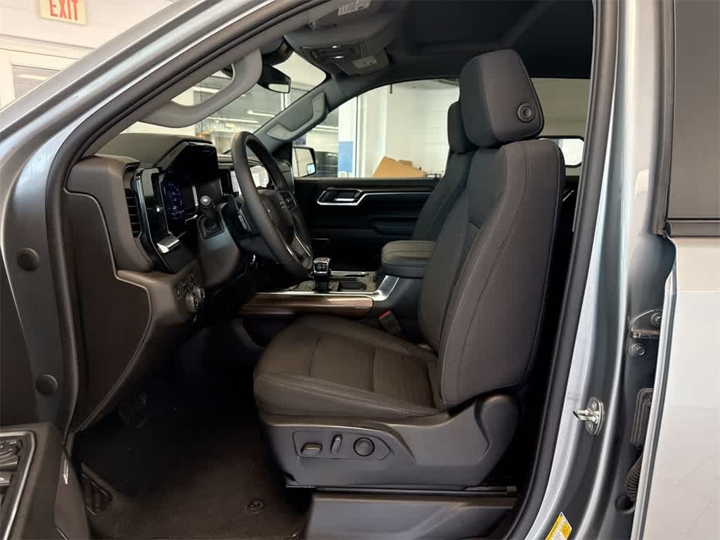 Thumbnail: 2023 Chevrolet Silverado 1500 - 17