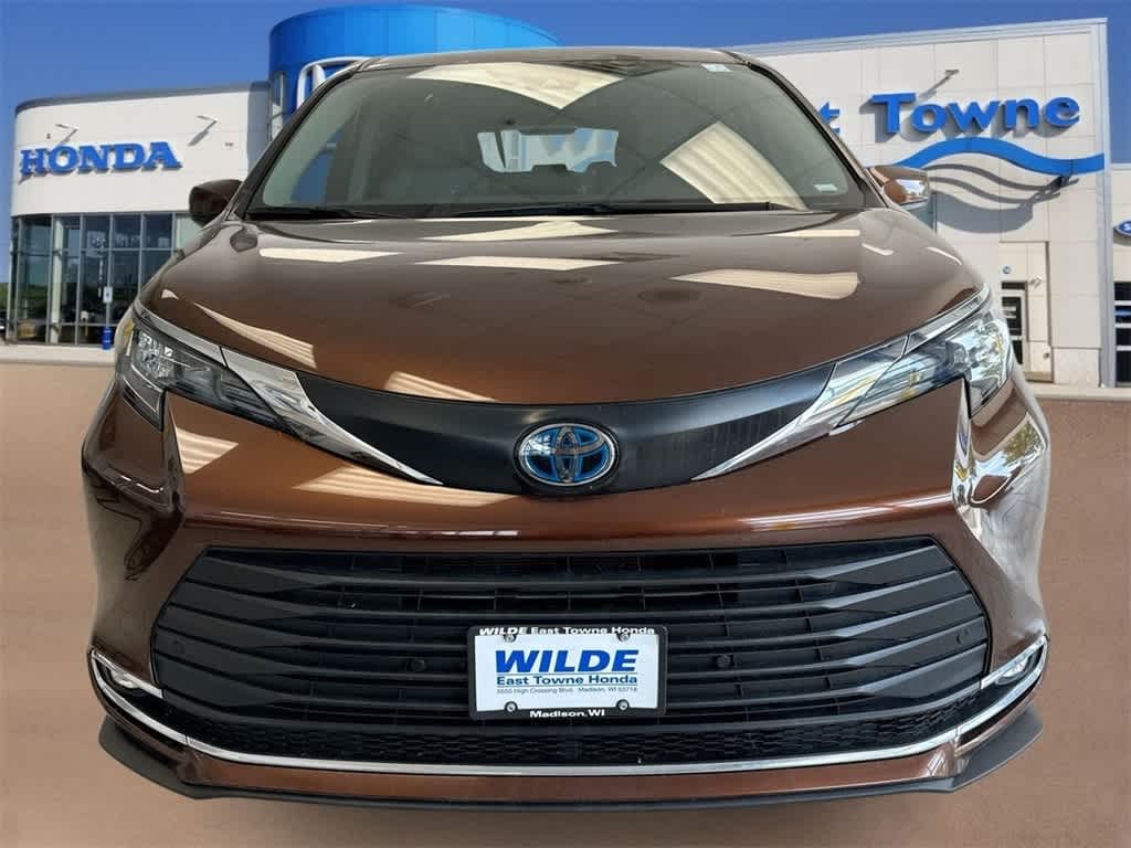 Used 2024 Toyota Sienna XLE 8 Passenger Van Passenger Van