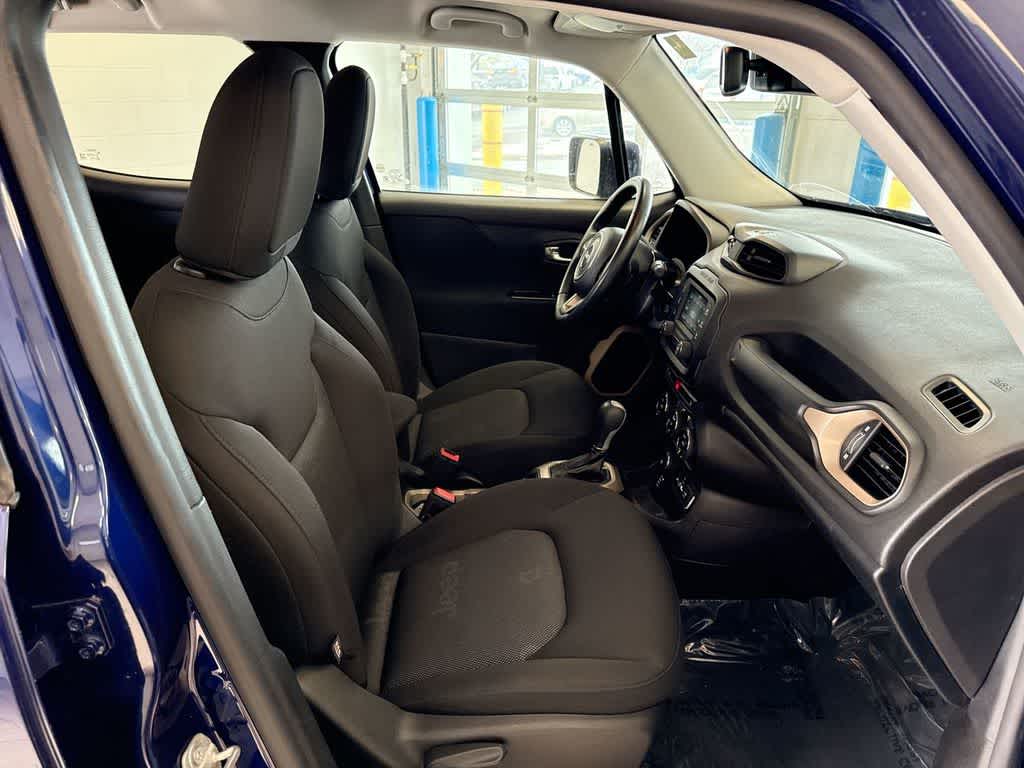 Thumbnail: 2016 Jeep Renegade - 22