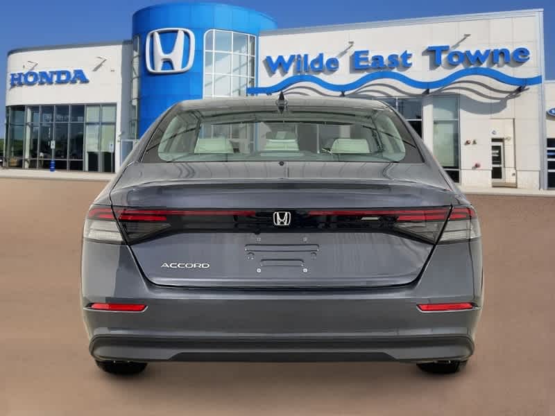 2025 Honda Accord LX photo 4