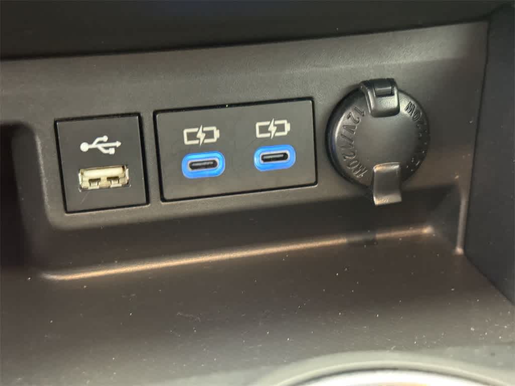 Thumbnail: 2022 Toyota Highlander - 33