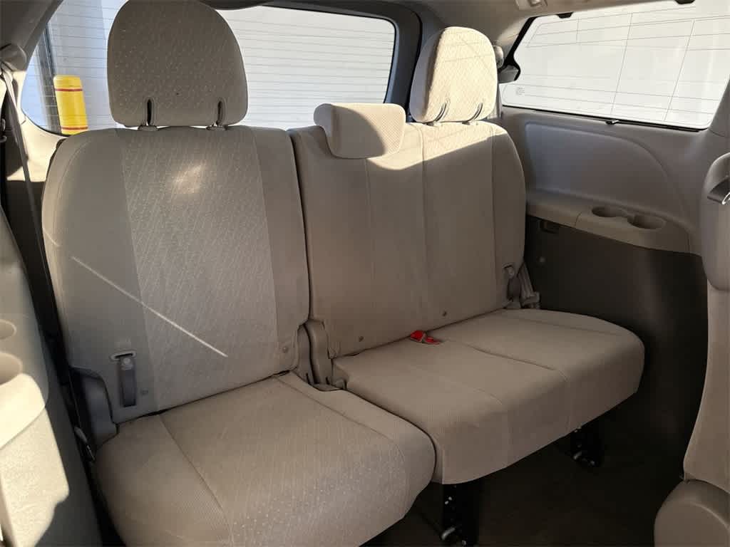 Thumbnail: 2017 Toyota Sienna - 22