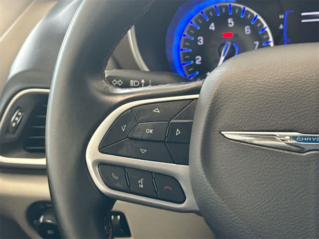 Thumbnail: 2018 Chrysler Pacifica - 25