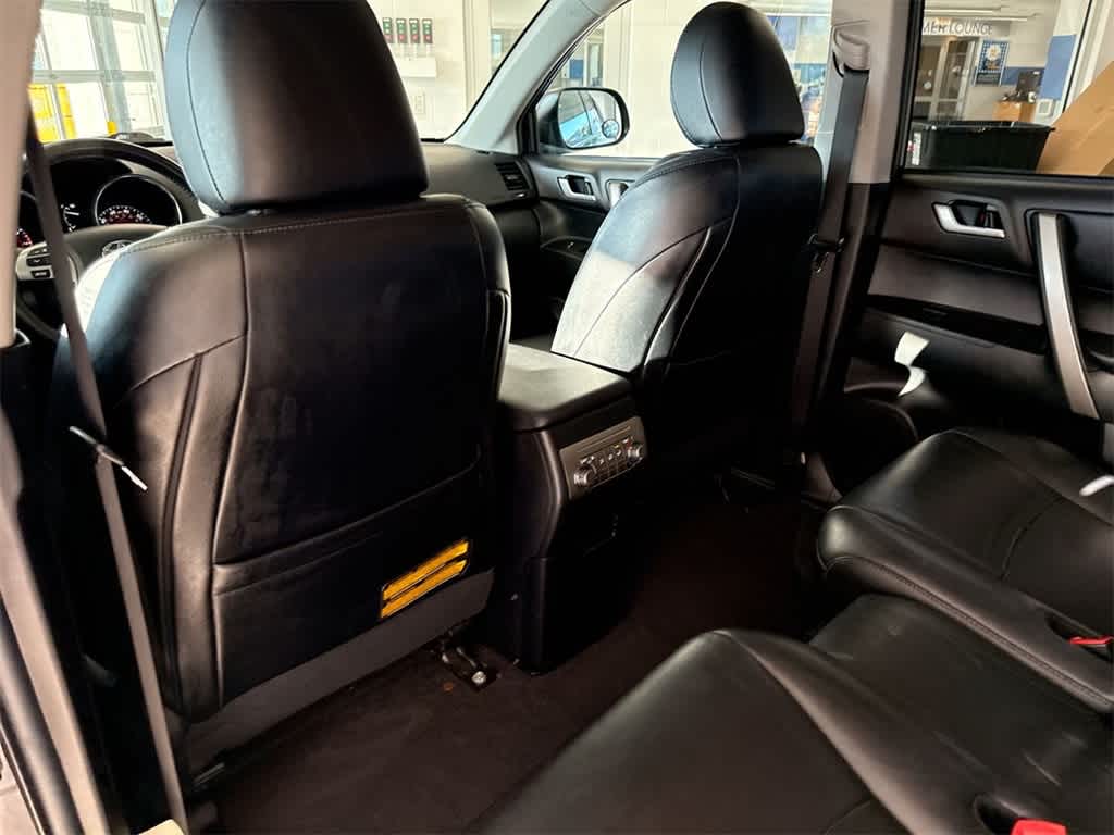Thumbnail: 2012 Toyota Highlander - 19