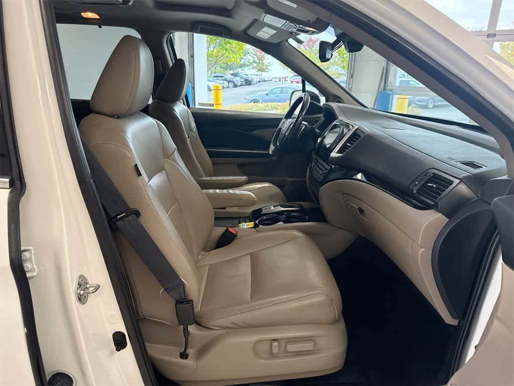 Thumbnail: 2018 Honda Pilot - 25