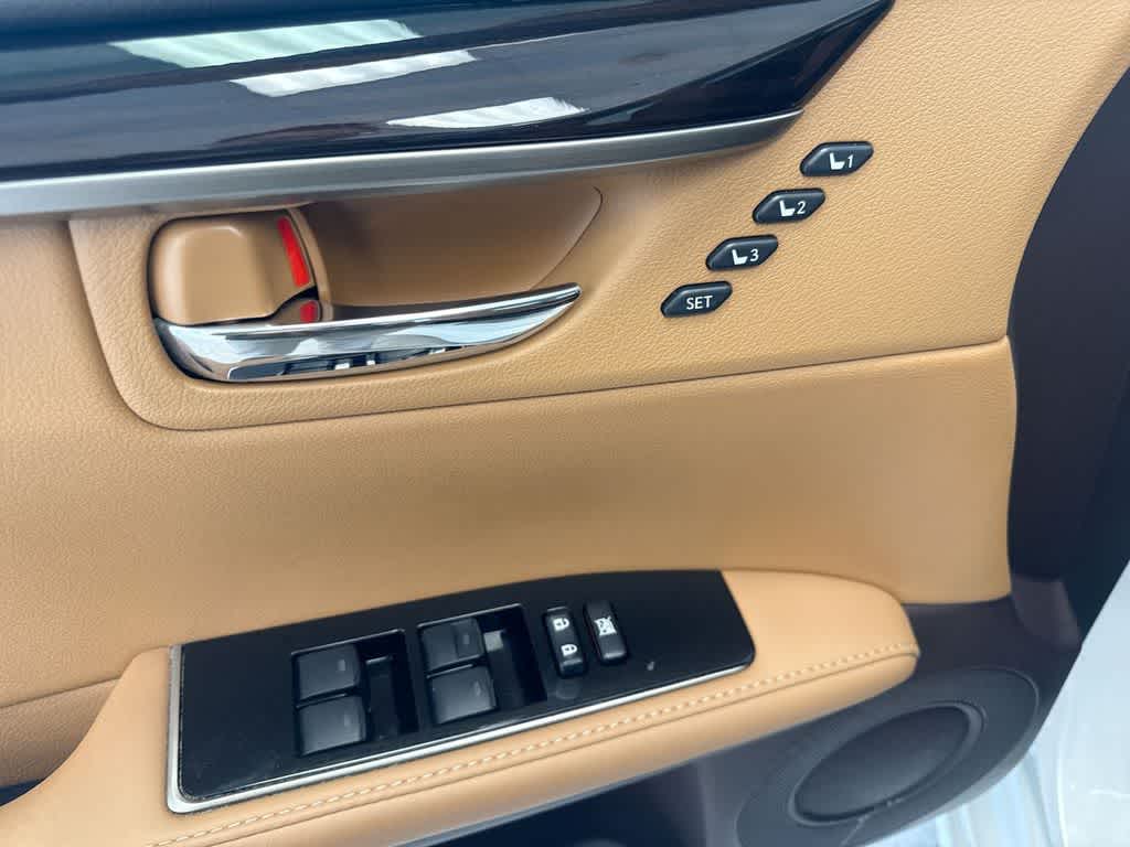 Thumbnail: 2018 Lexus ES - 19