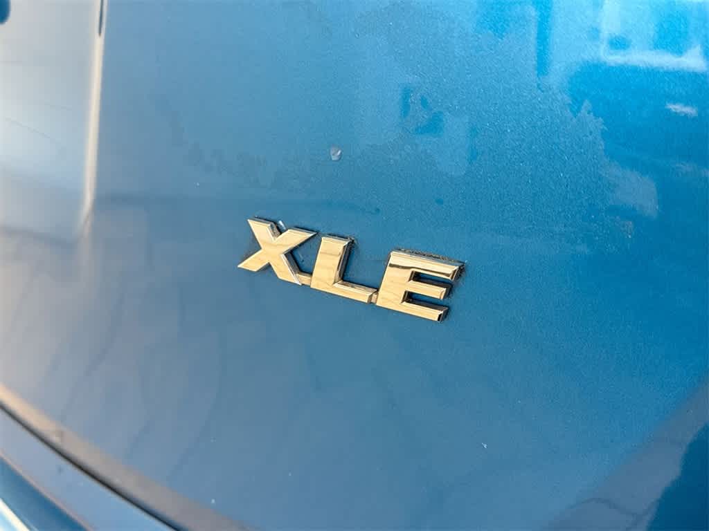 Thumbnail: 2018 Toyota RAV4 - 11