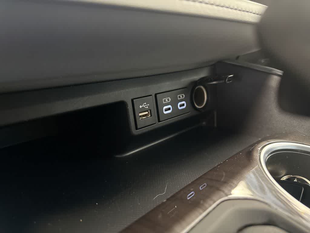 Thumbnail: 2023 Toyota Highlander - 33