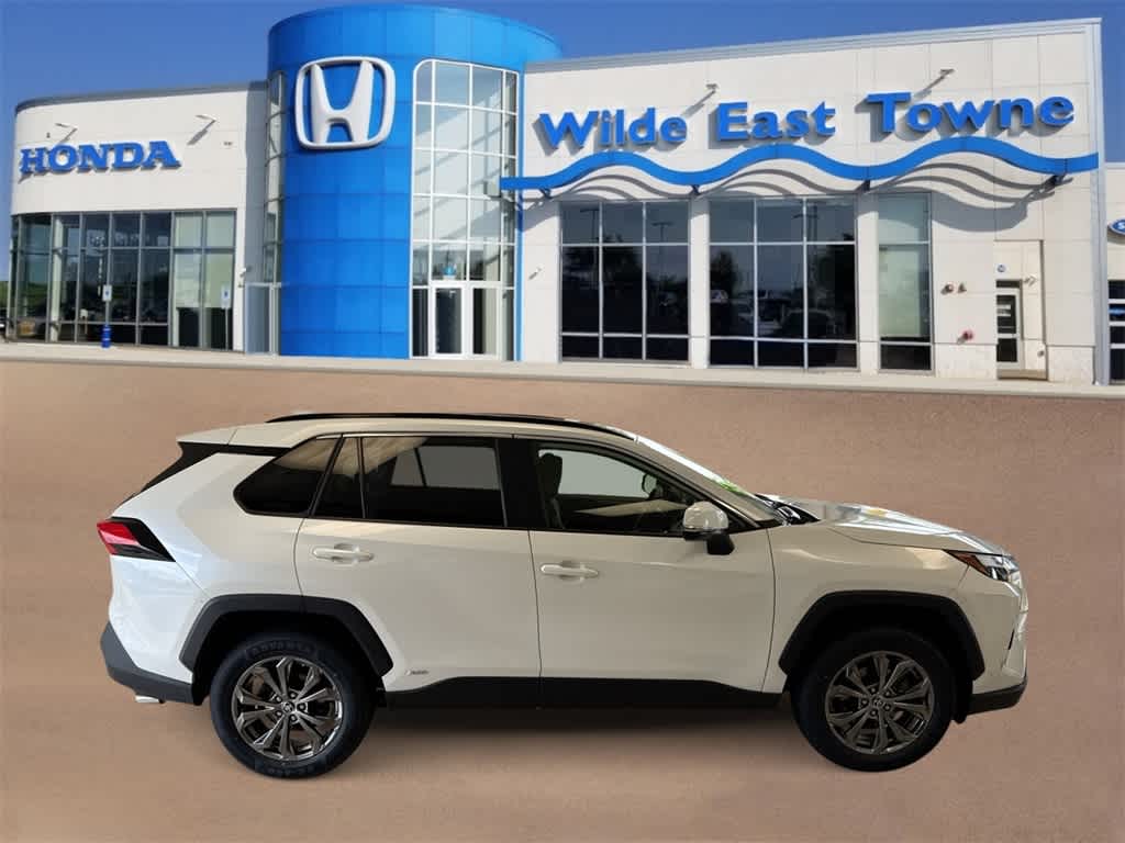 Thumbnail: 2022 Toyota RAV4 - 9