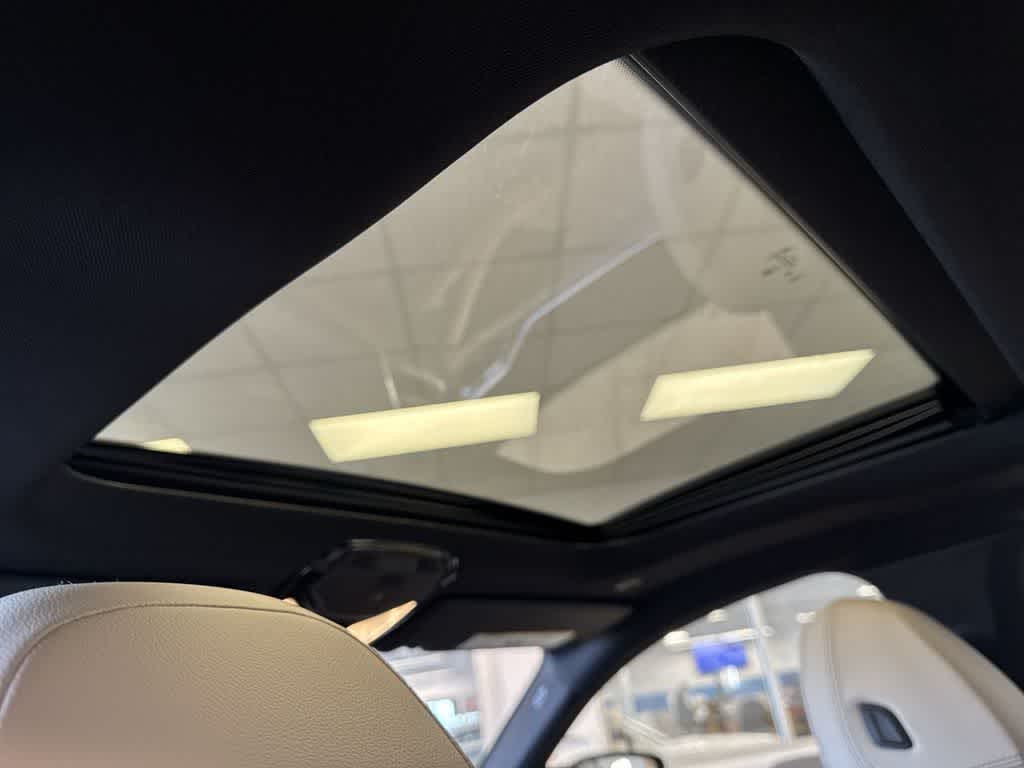 Thumbnail: 2025 BMW i4 - 21