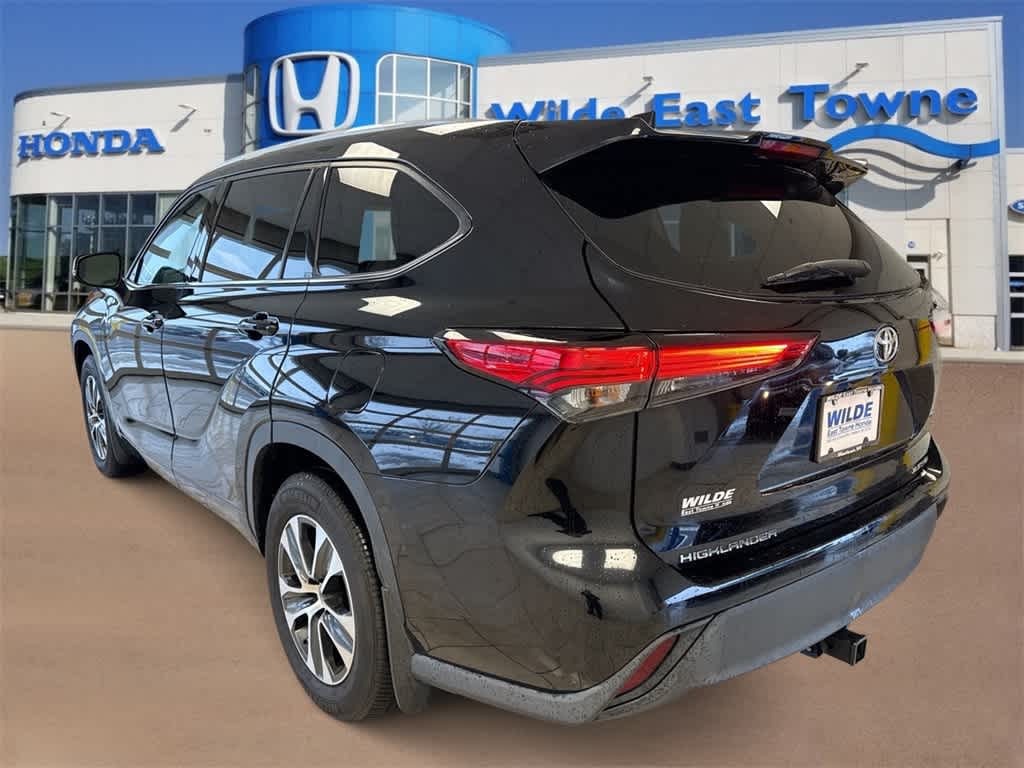 Thumbnail: 2022 Toyota Highlander - 6