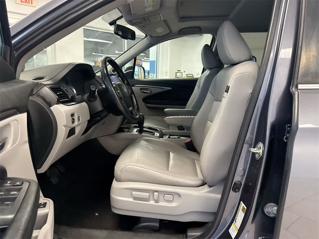 Thumbnail: 2016 Honda Pilot - 17