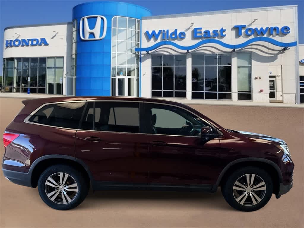 Thumbnail: 2017 Honda Pilot - 9