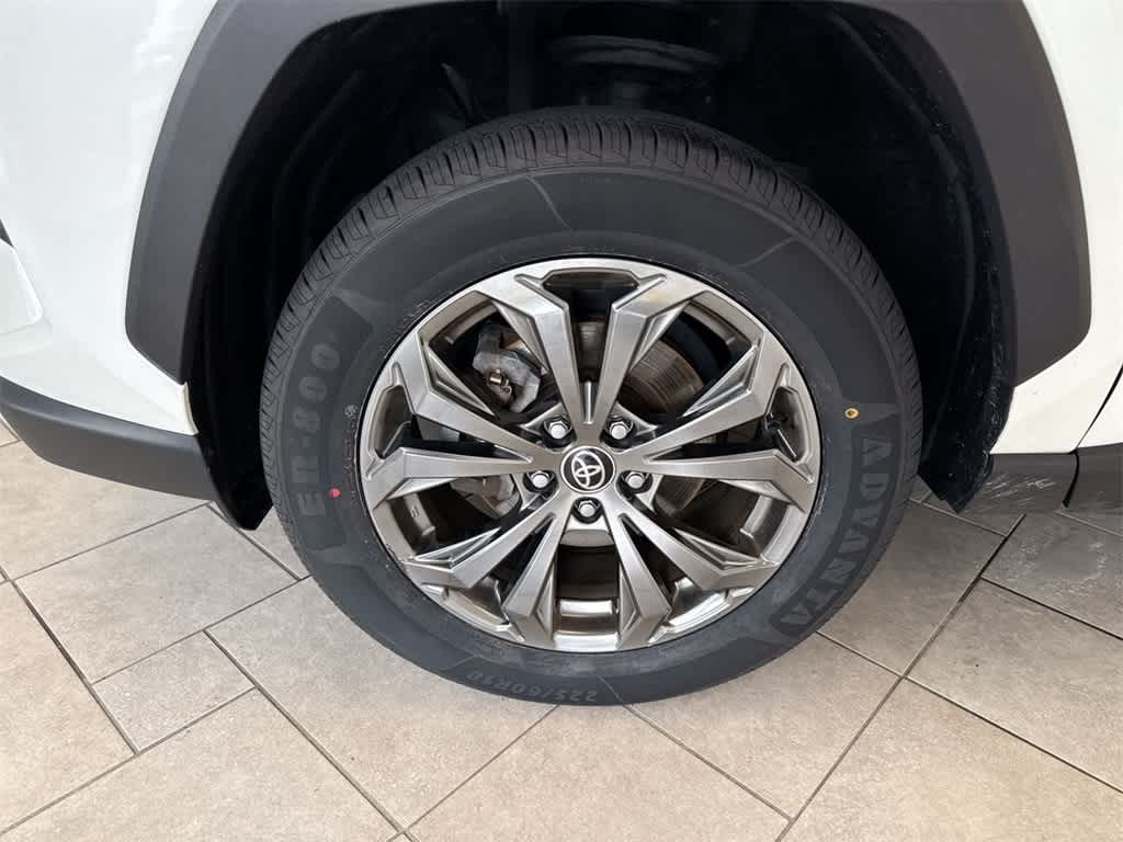 Thumbnail: 2022 Toyota RAV4 - 14