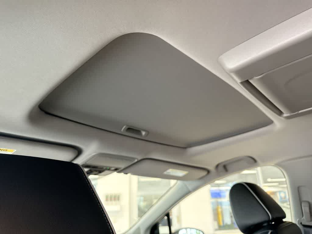 Thumbnail: 2023 Honda Odyssey - 21