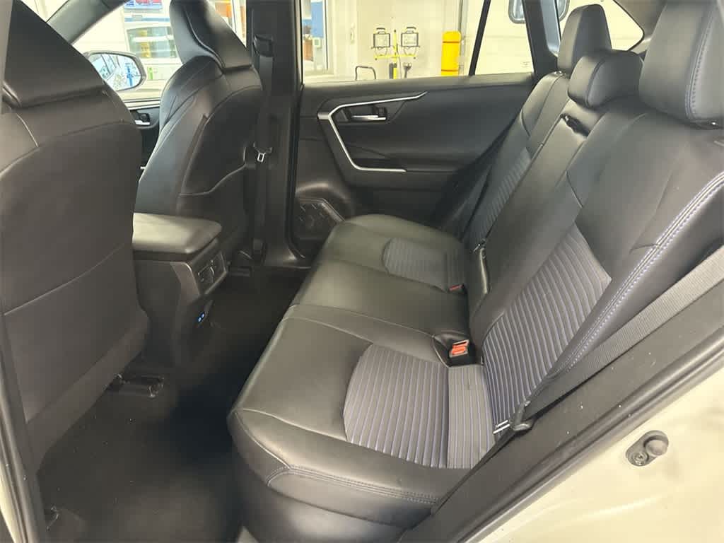 Thumbnail: 2022 Toyota RAV4 - 21