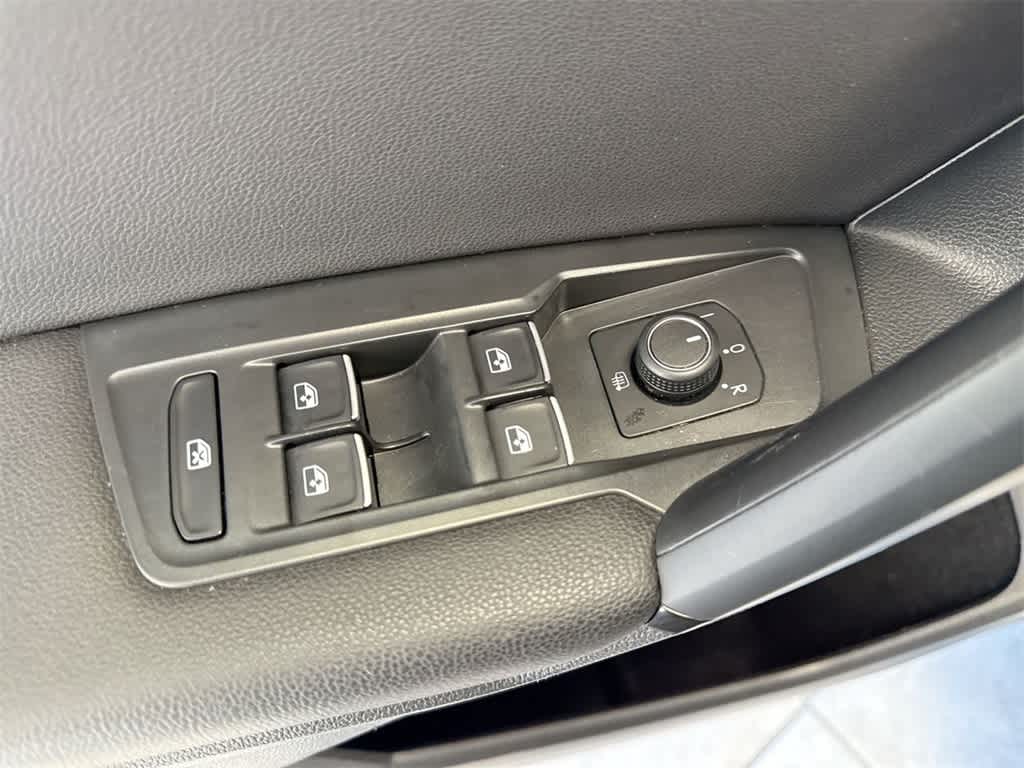 Thumbnail: 2019 Volkswagen Tiguan - 18