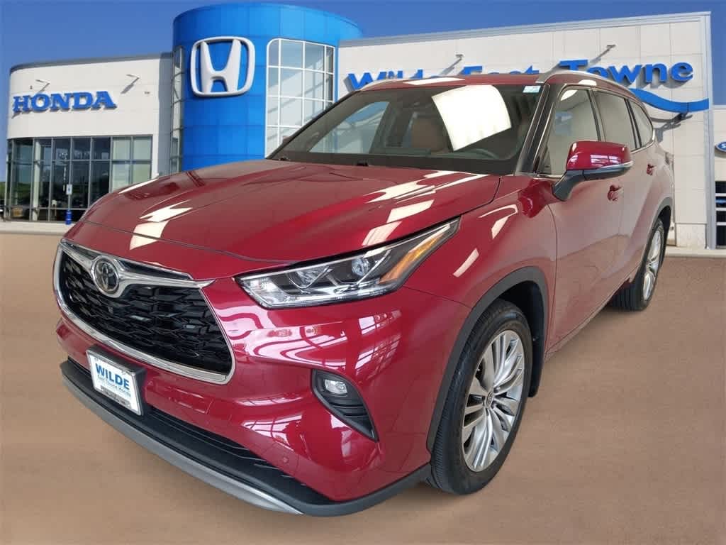 2022 Toyota Highlander Platinum -
                Madison, WI