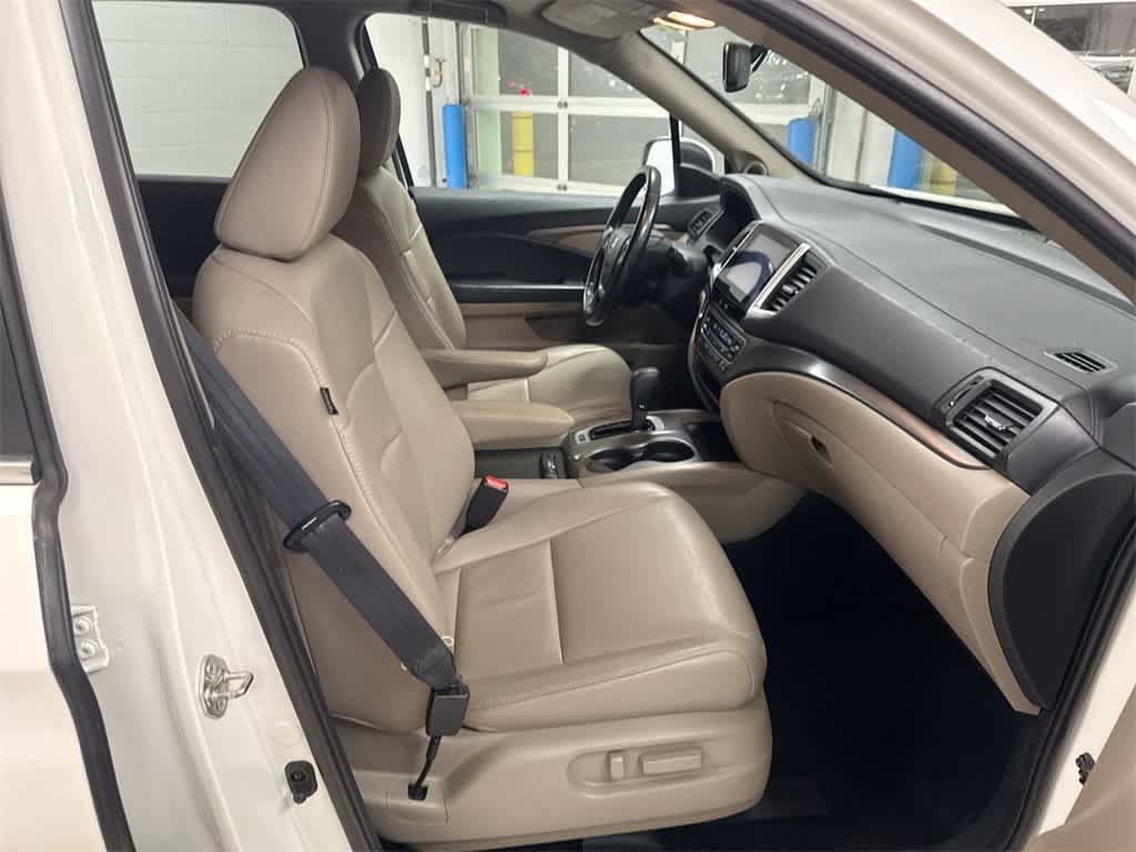 Thumbnail: 2016 Honda Pilot - 24