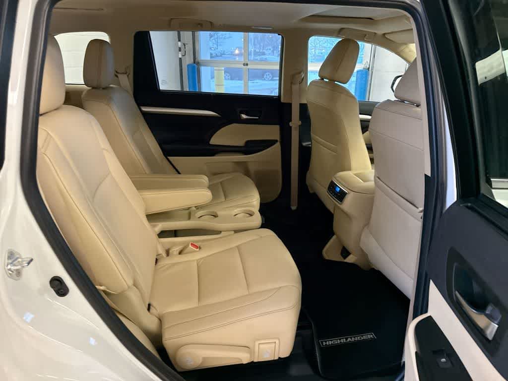 Thumbnail: 2019 Toyota Highlander - 24