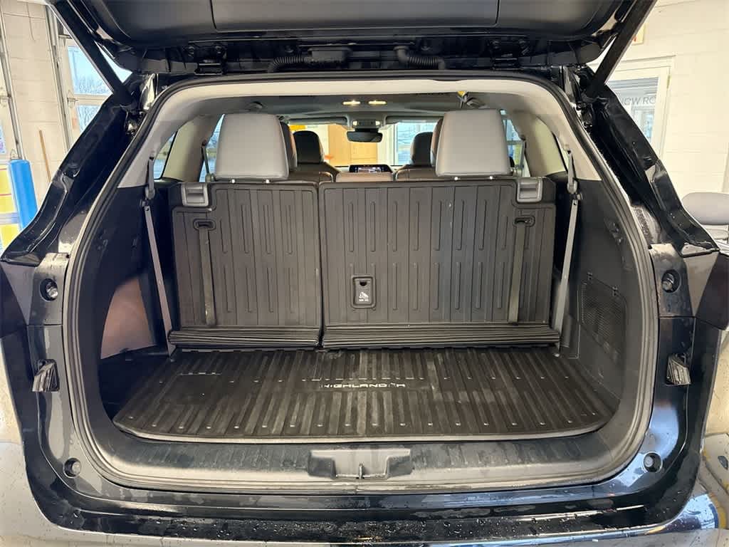 Thumbnail: 2022 Toyota Highlander - 37