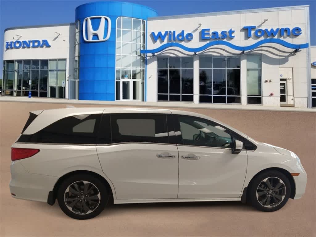 Certified 2022 Honda Odyssey Elite with VIN 5FNRL6H93NB009501 for sale in Madison, WI