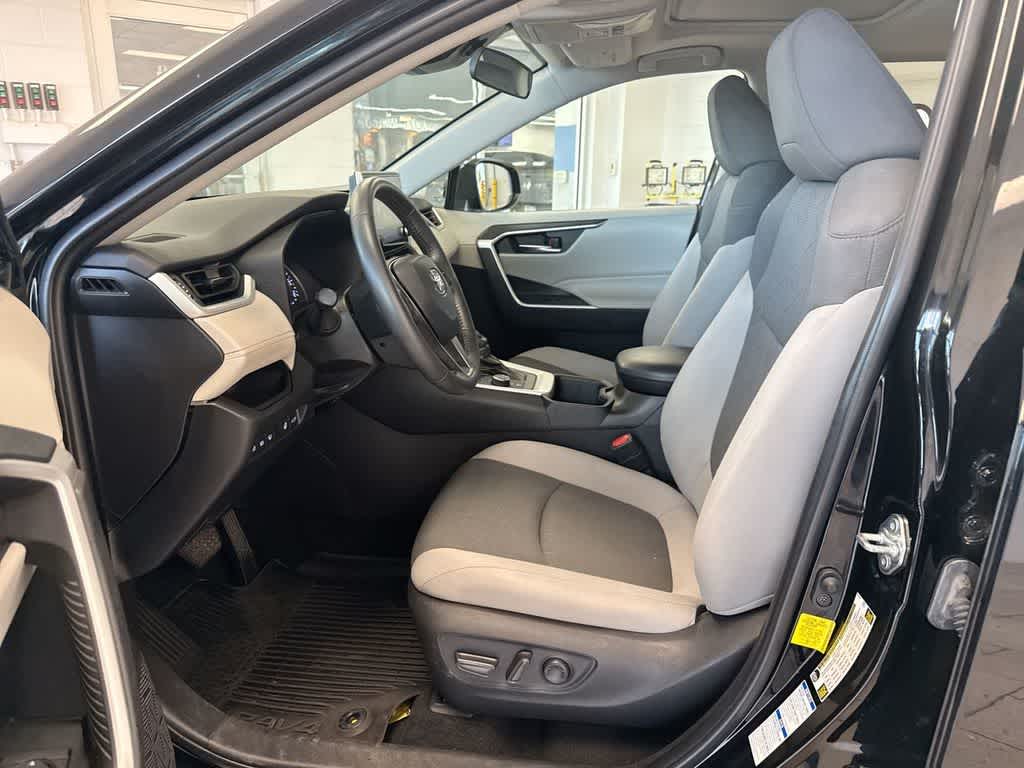 Thumbnail: 2022 Toyota RAV4 - 16