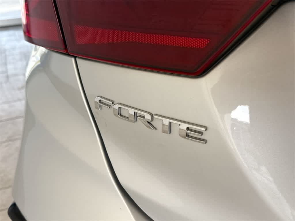 Thumbnail: 2020 Kia Forte - 12