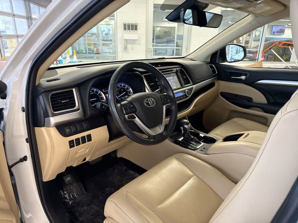 Thumbnail: 2019 Toyota Highlander - 12