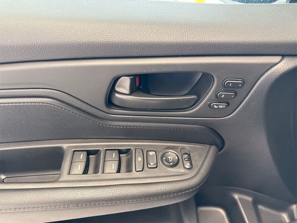 Thumbnail: 2025 Honda Odyssey - 17