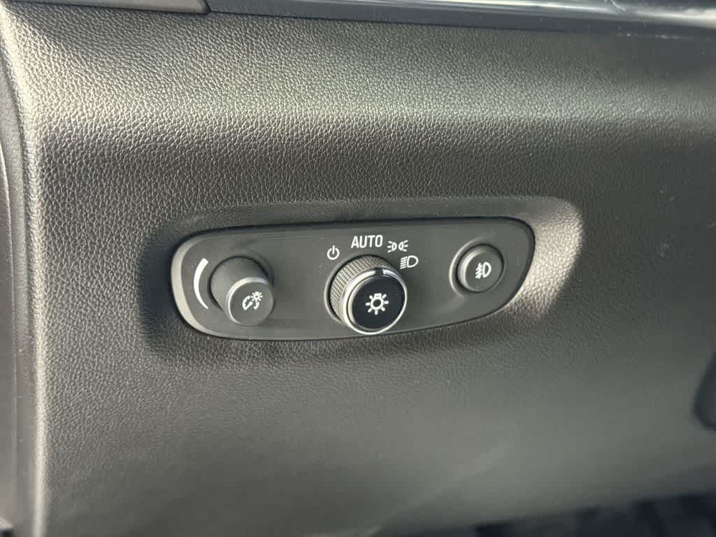 Thumbnail: 2018 Chevrolet Traverse - 41