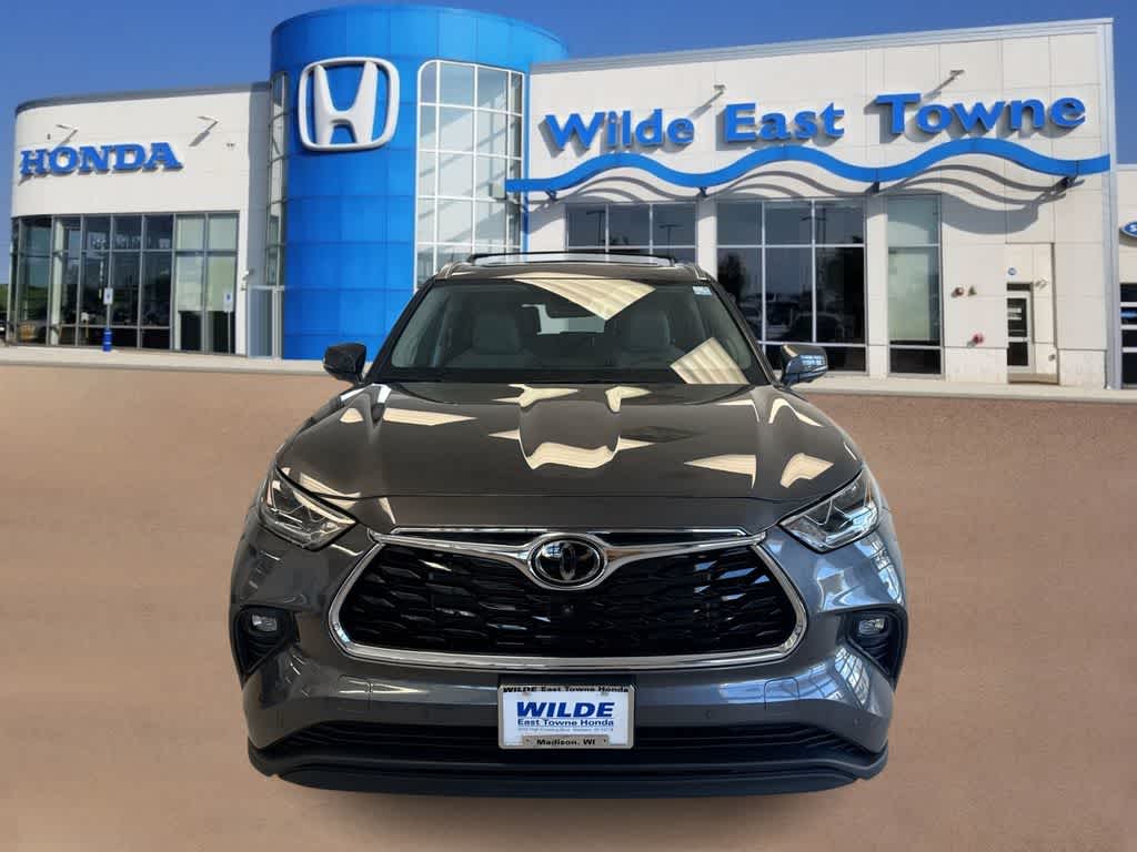 Thumbnail: 2023 Toyota Highlander - 3