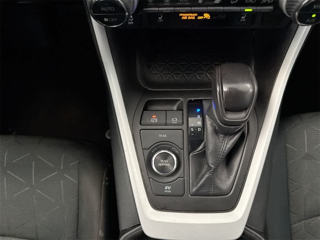 Thumbnail: 2021 Toyota RAV4 - 32