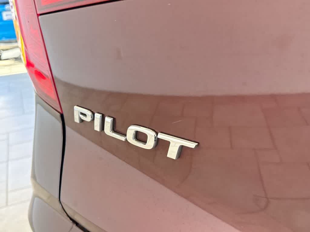 Thumbnail: 2017 Honda Pilot - 12