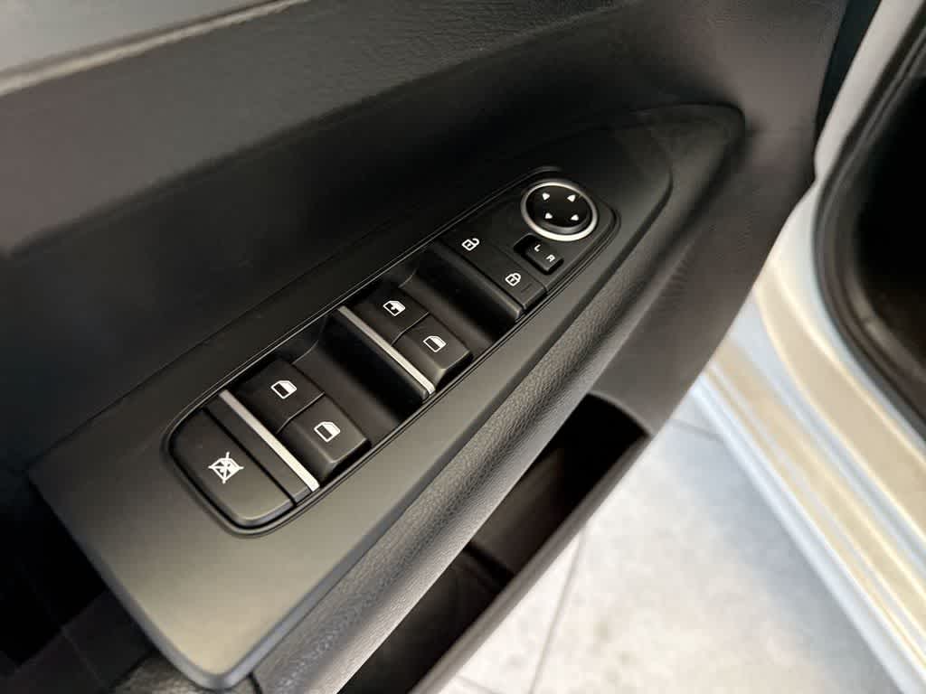 Thumbnail: 2020 Kia Forte - 17