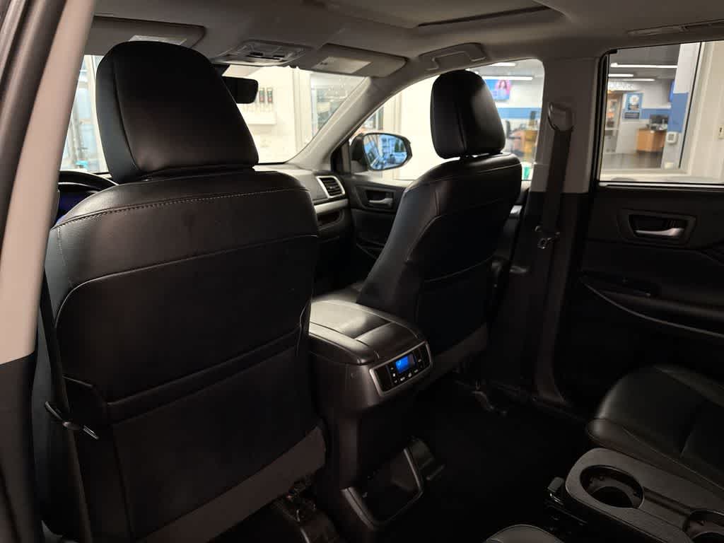 Thumbnail: 2019 Toyota Highlander - 19