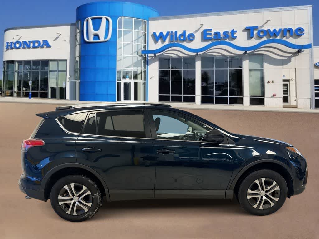 Thumbnail: 2018 Toyota RAV4 - 9